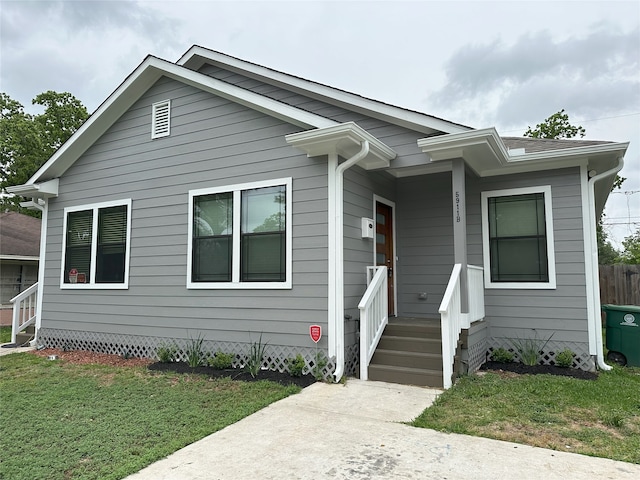 view of front of house with a front yard