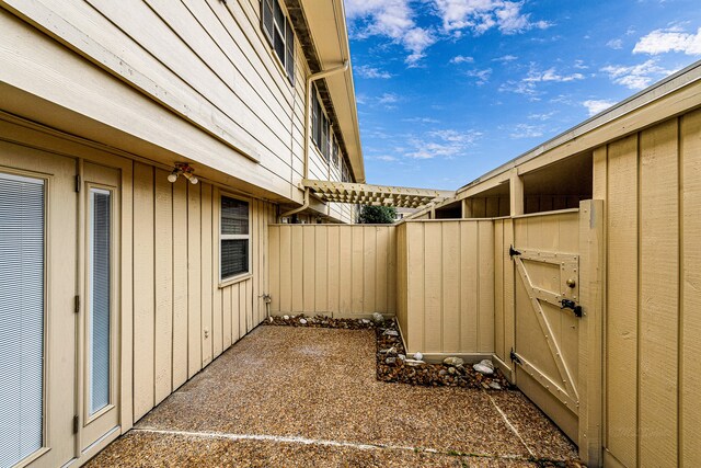 1329 Fountain View Dr Unit 135, Houston, TX 77057 - view of patio / terrace