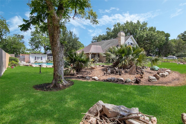 view of yard featuring a fenced in pool