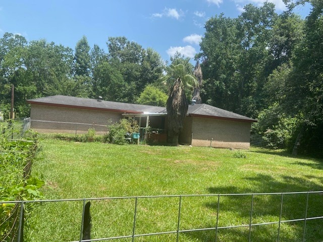 exterior space featuring a front yard