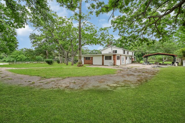 exterior space featuring a front yard