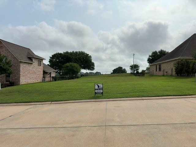 Listing photo 2 for 2207 Carondelet Ct, Brenham TX 77833