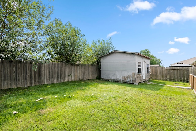 view of yard with a shed