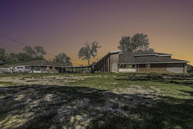 view of yard at dusk