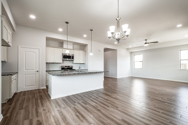 kitchen with hanging light fixtures, hardwood / wood-style flooring, a wealth of natural light, and range