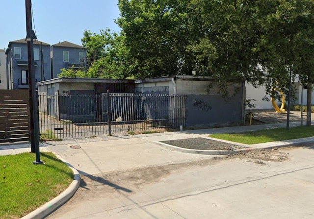 Listing photo 2 for 2307 Caroline St, Houston TX 77004