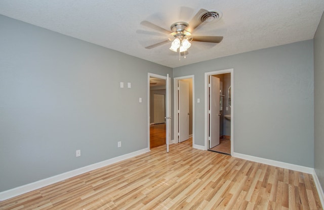 unfurnished bedroom with ceiling fan, a textured ceiling, and light wood-type flooring