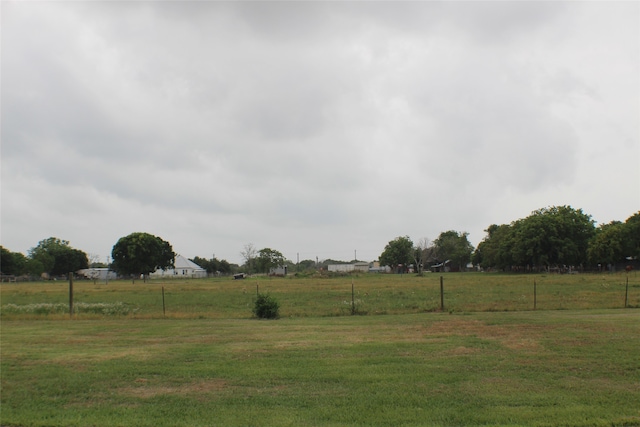 view of yard featuring a rural view