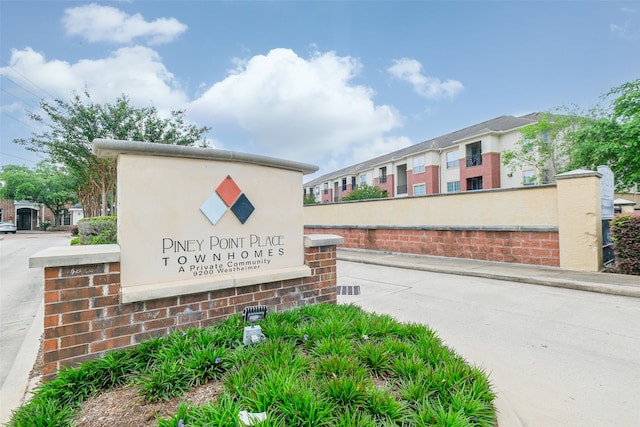 view of community / neighborhood sign