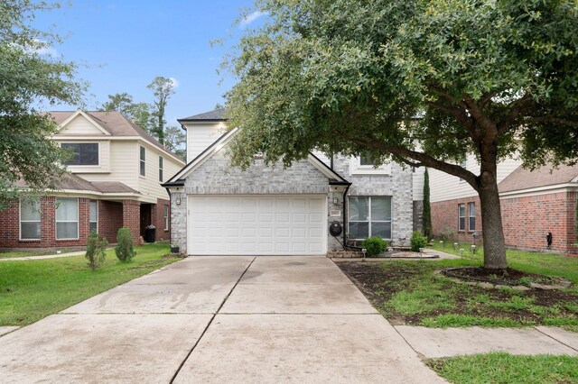 view of front facade featuring a garage and a front yard