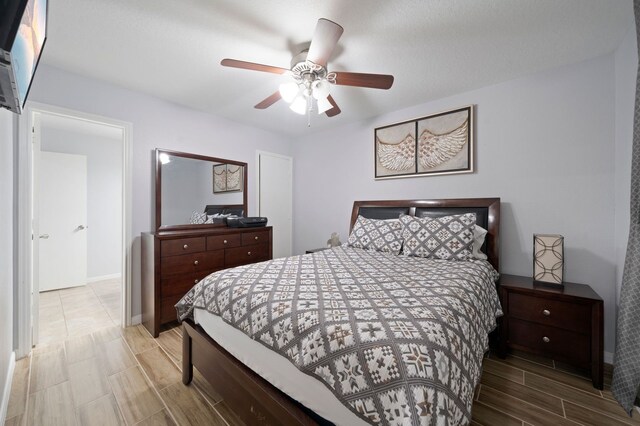 bedroom with ceiling fan