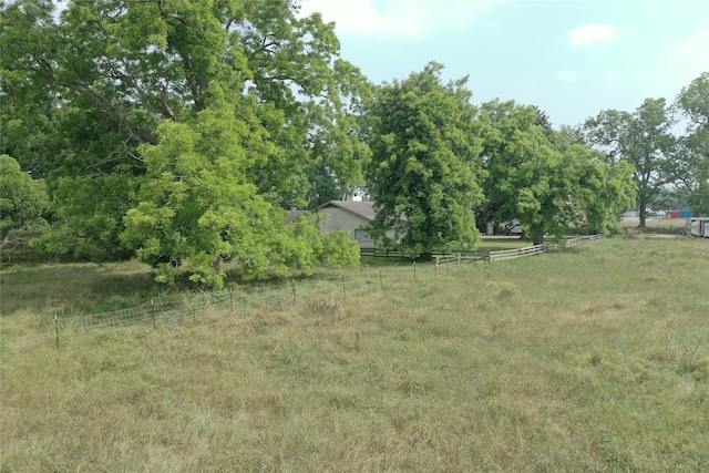 view of yard featuring a rural view