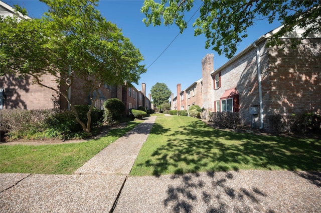 view of property's community featuring a yard