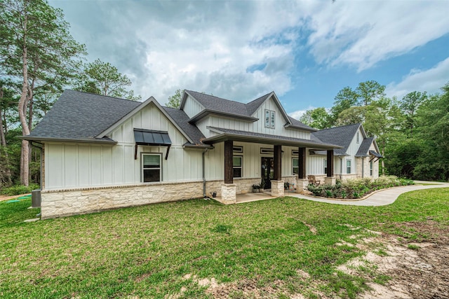 view of front of property with a front lawn