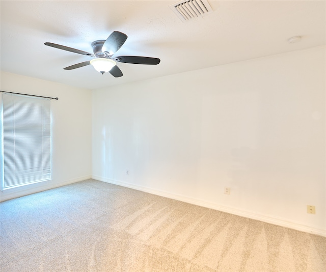 unfurnished room featuring ceiling fan and carpet