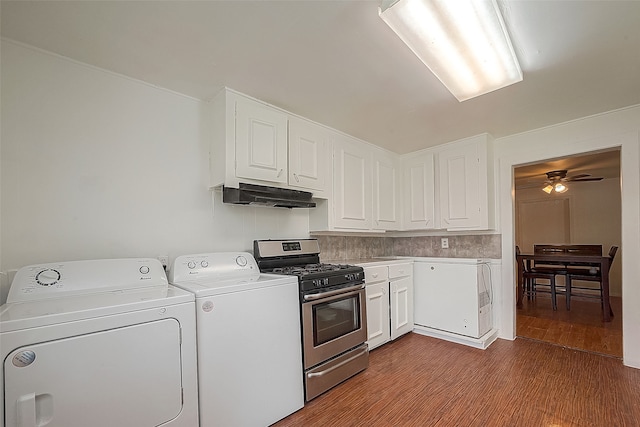 kitchen featuring backsplash, gas stove, ceiling fan, washer and dryer, and wood-type flooring