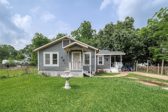 view of front facade featuring a front yard