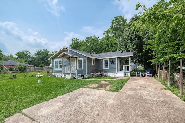 view of front of home with a front lawn