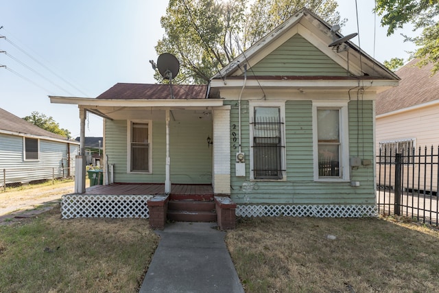 bungalow featuring a front lawn and covered porch