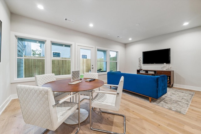 dining space featuring light wood-type flooring, baseboards, visible vents, and recessed lighting