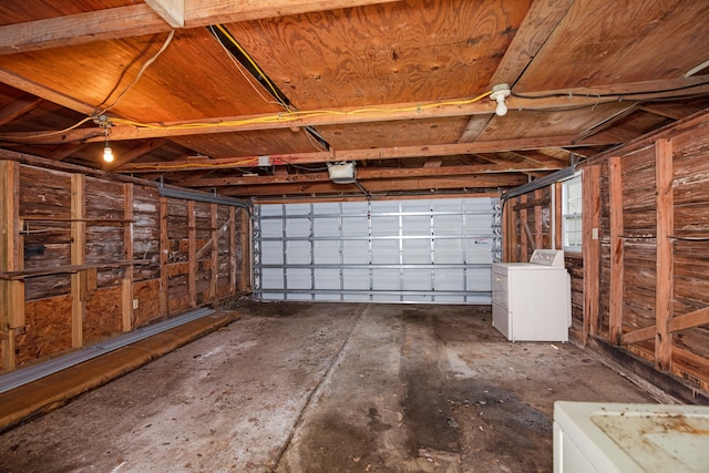 garage featuring washer / dryer