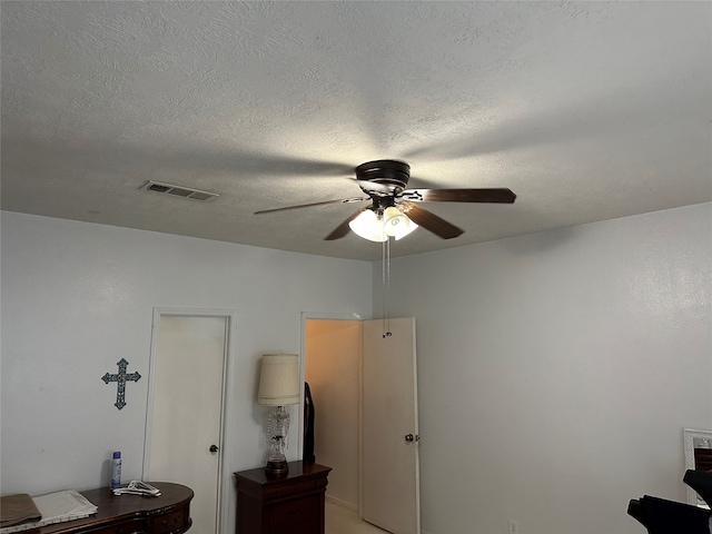 bedroom featuring a textured ceiling and ceiling fan