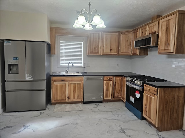 kitchen with hanging light fixtures, stainless steel appliances, backsplash, a chandelier, and sink