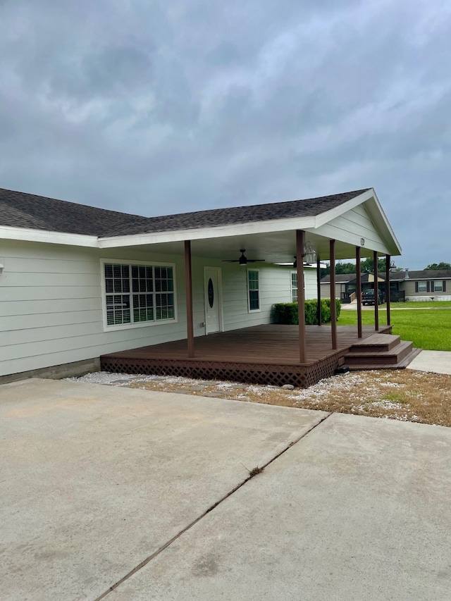 view of front of home with ceiling fan