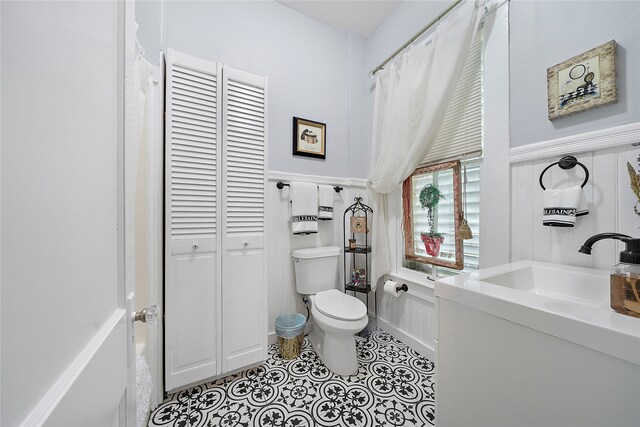 bathroom featuring a shower with curtain, toilet, tile patterned flooring, and sink