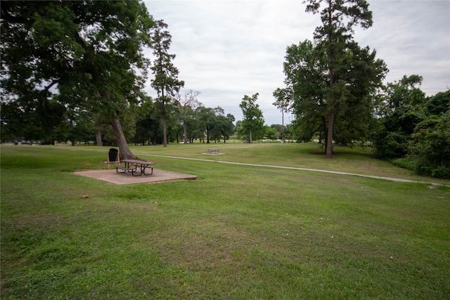 view of home's community featuring a lawn