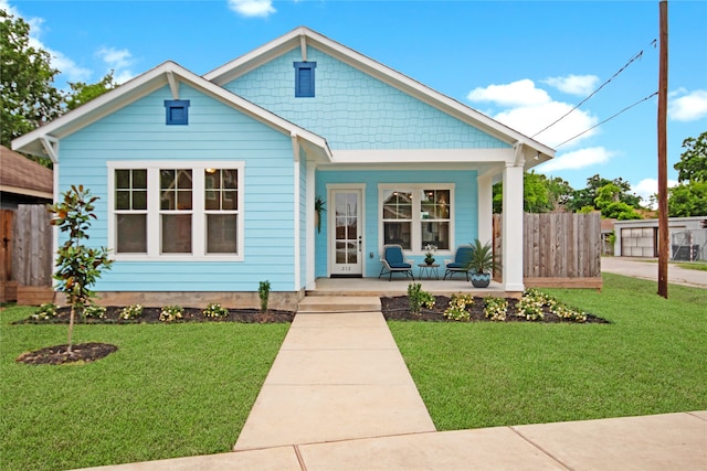 view of front of house with a front lawn