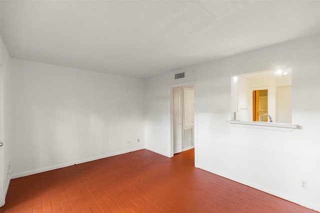 spare room featuring dark wood-type flooring