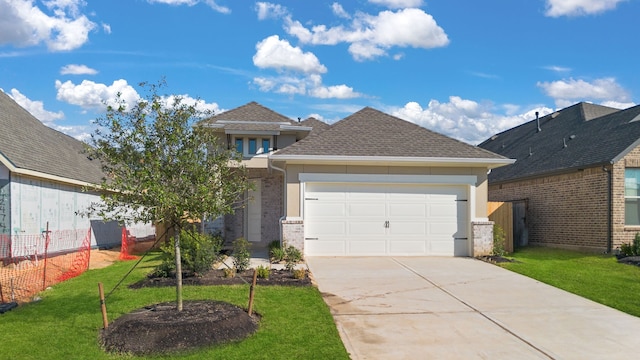 view of front facade featuring a garage and a front lawn