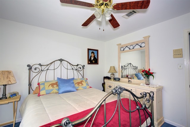 bedroom with ceiling fan