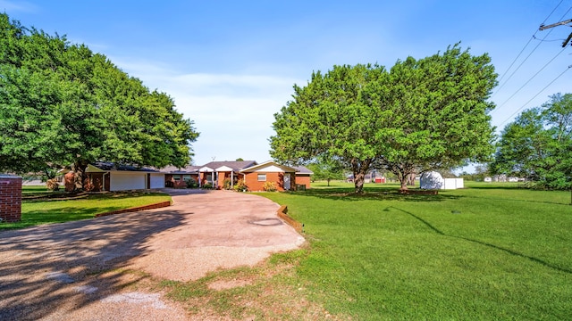 view of front of home featuring a front yard