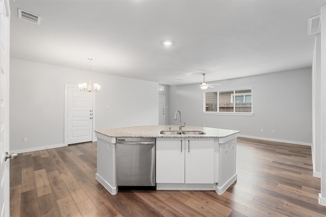 kitchen with stainless steel dishwasher, an island with sink, ceiling fan with notable chandelier, dark hardwood / wood-style flooring, and sink