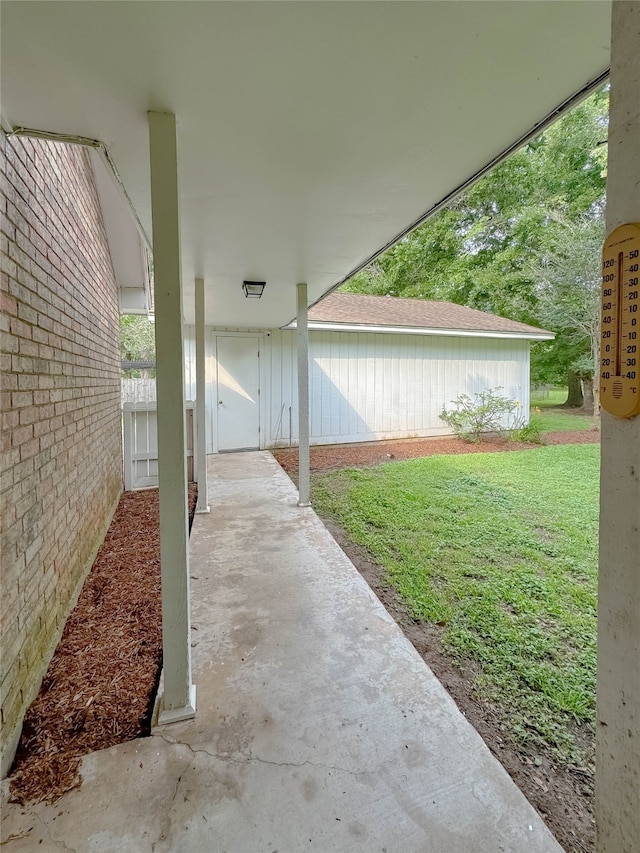 view of yard featuring a patio area