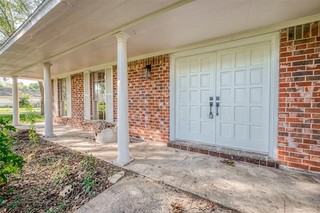 doorway to property with covered porch