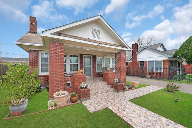 view of front of home featuring a porch and a front lawn