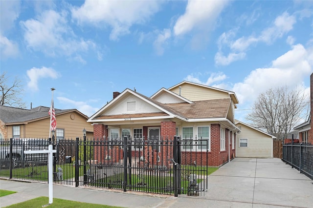 view of front of house with a front lawn