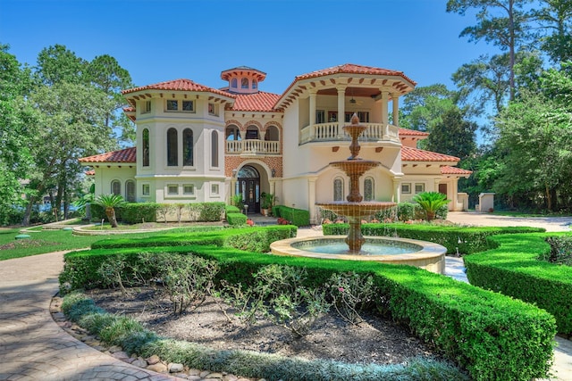 mediterranean / spanish-style house featuring a balcony