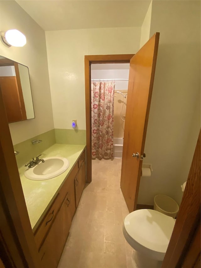 full bathroom with vanity, toilet, and shower / tub combo