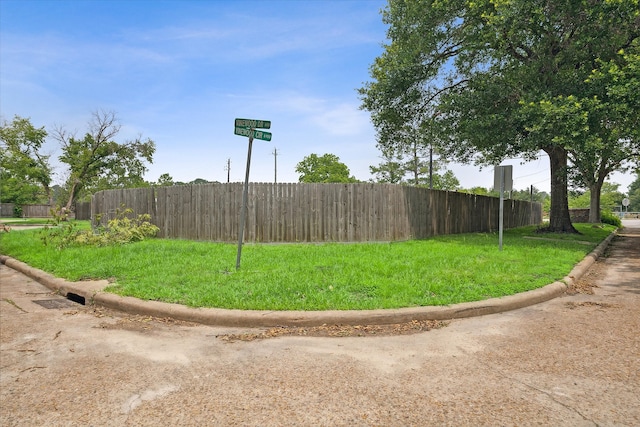 Listing photo 3 for 0 Vinewood Cir, Houston TX 77088