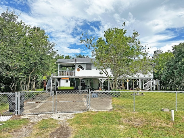 back of house featuring a yard