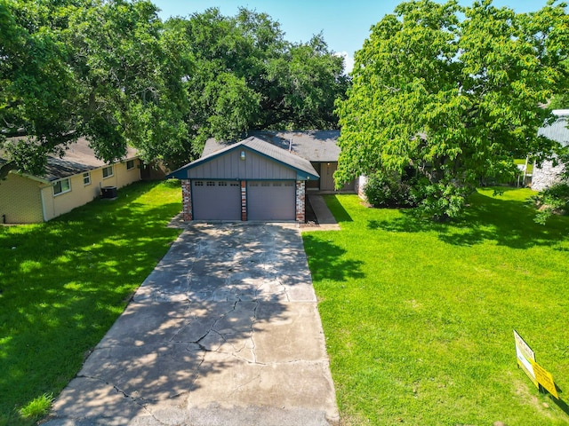 view of front of house with a front lawn