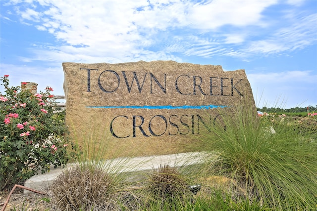 view of community / neighborhood sign