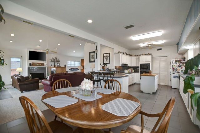 tiled dining area featuring ceiling fan