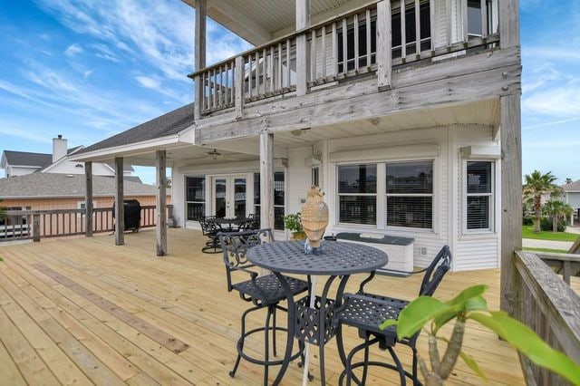 deck with grilling area