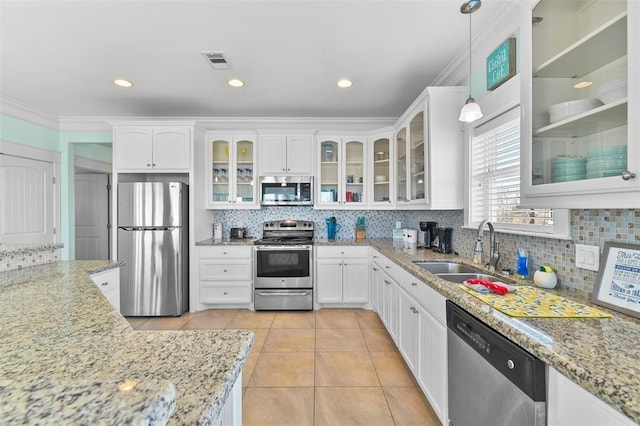 kitchen with sink, hanging light fixtures, tasteful backsplash, and stainless steel appliances