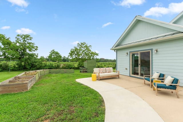 view of yard with a patio area